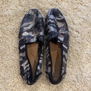 TOMS NWOB blue silver camo sequin slip on shoe